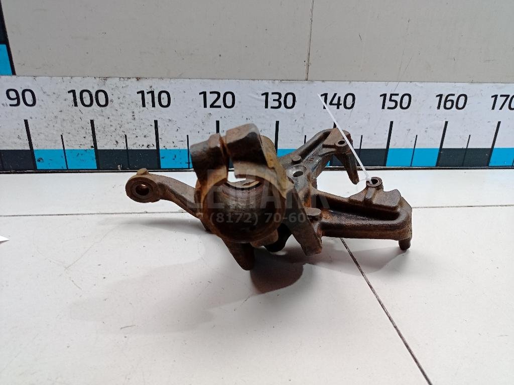 Кулак поворотный передний правый