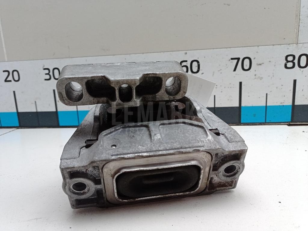 Опора двигателя правая