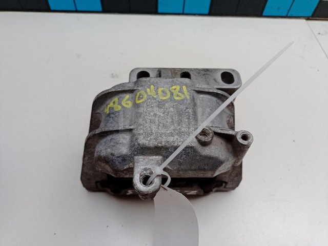 Опора двигателя правая