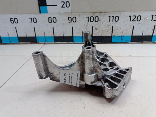 Кронштейн опоры двигателя