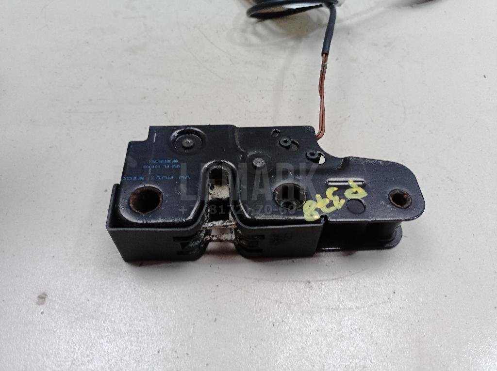 Замок капота