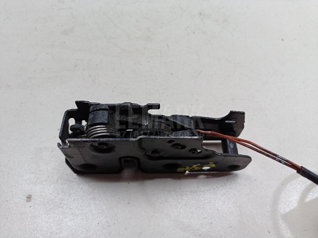 Замок капота