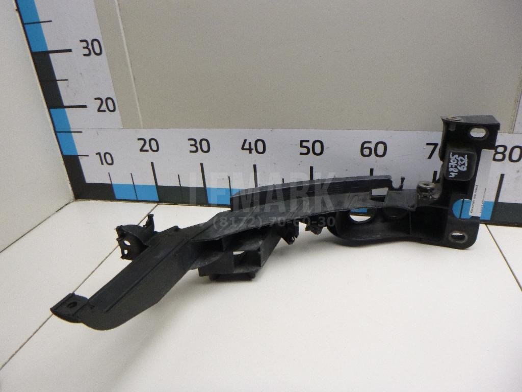 Кронштейн фар левый