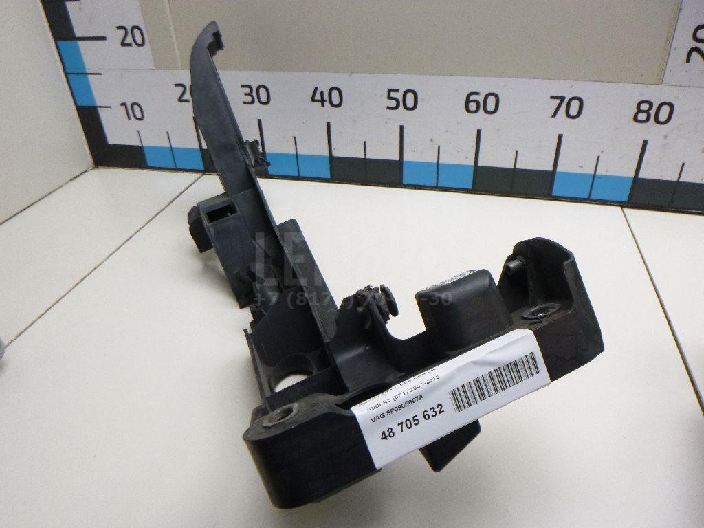 Кронштейн фар левый