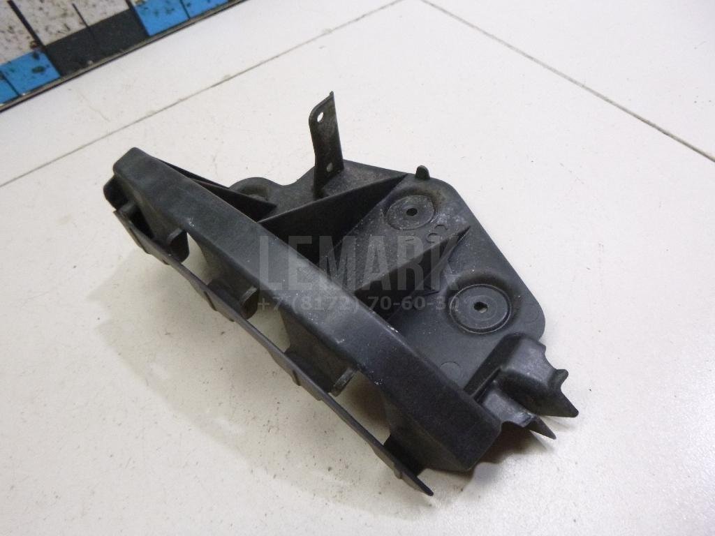 Направляющая заднего бампера левая