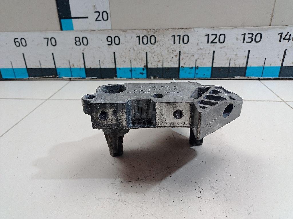 Кронштейн опоры двигателя