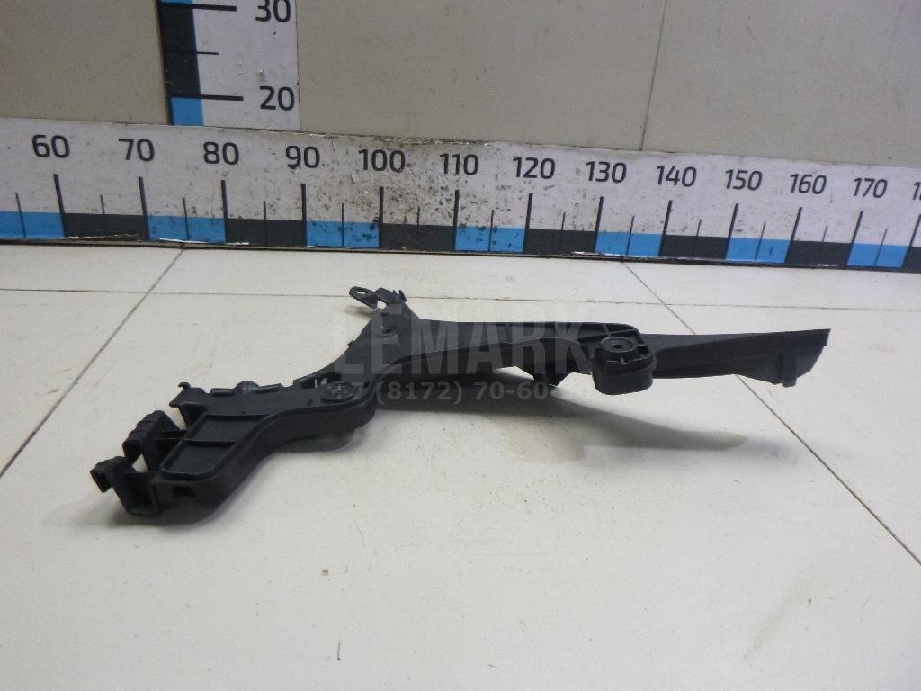 Направляющая заднего бампера левая