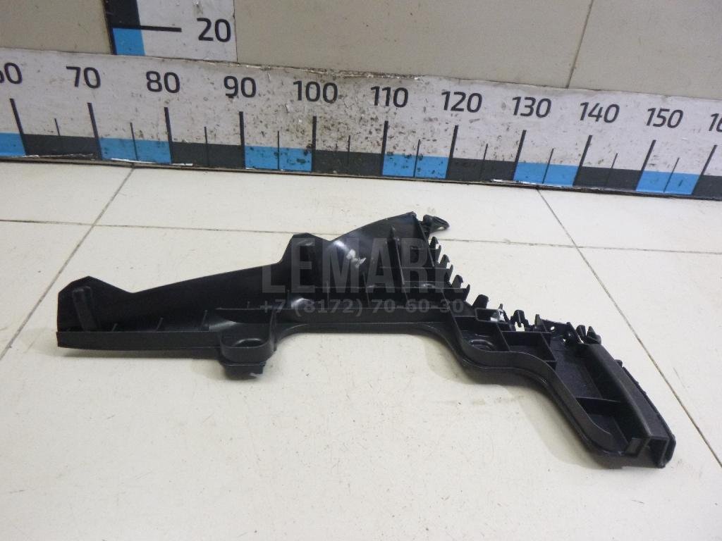 Направляющая заднего бампера левая