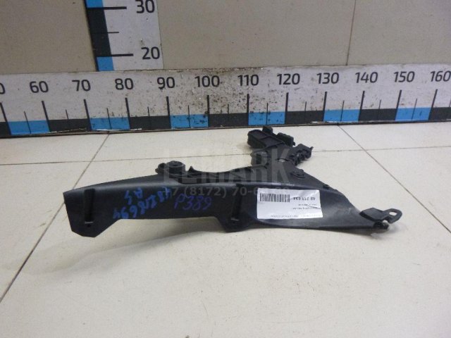 Направляющая заднего бампера левая