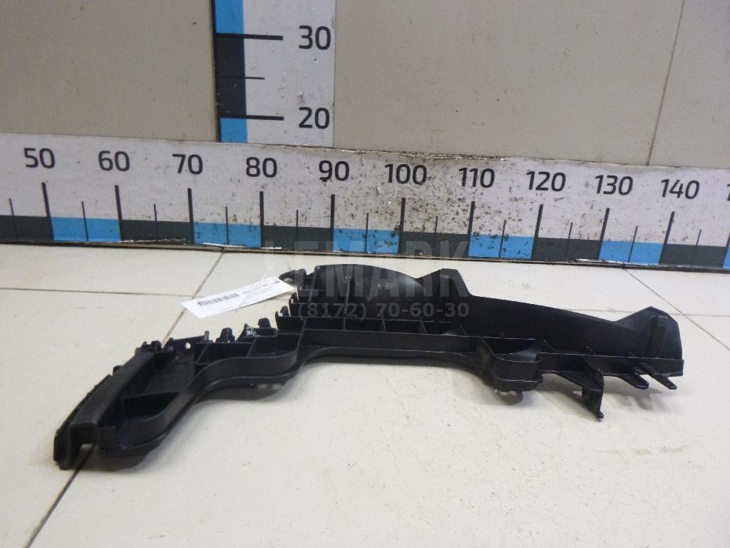 Направляющая заднего бампера правая