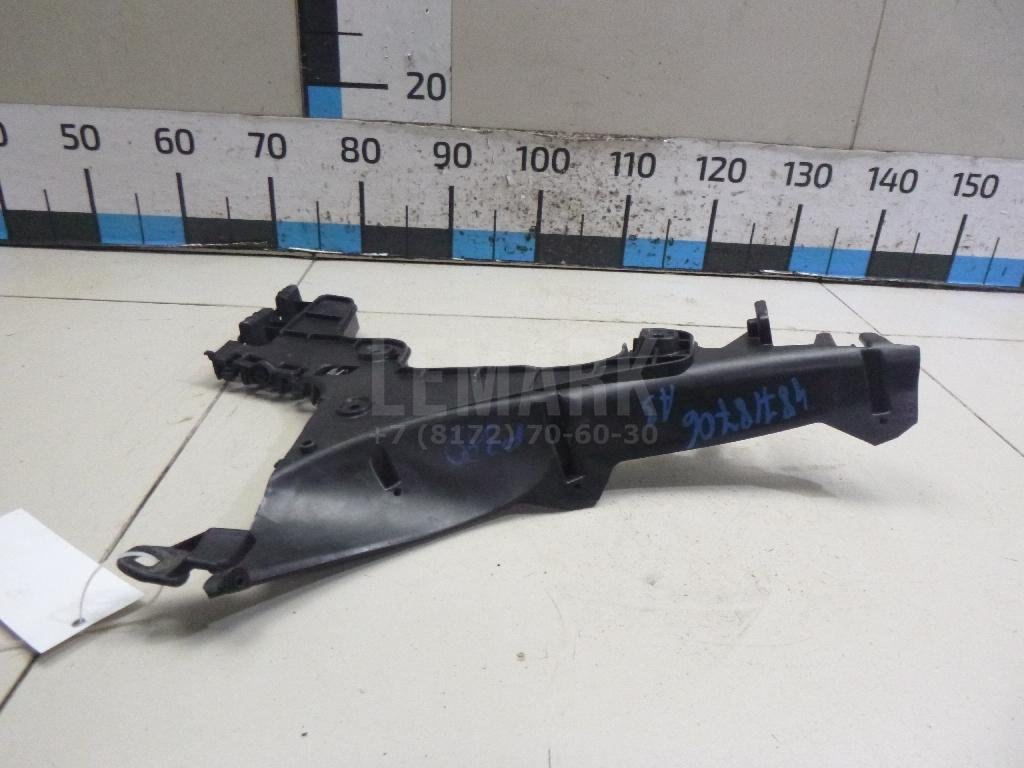 Направляющая заднего бампера правая