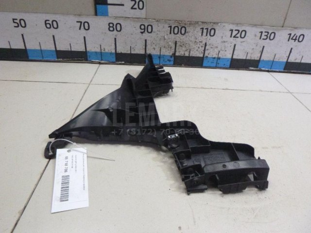 Направляющая заднего бампера правая