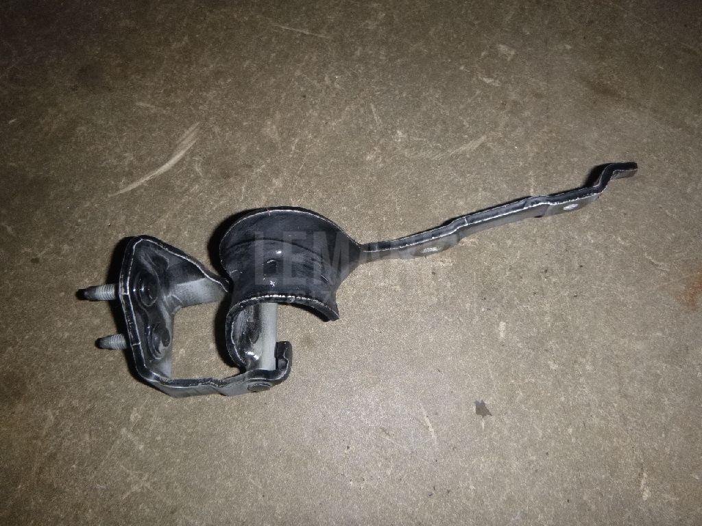 Петля двери багажника