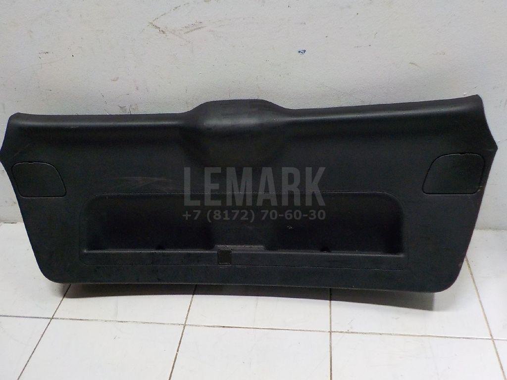 Обшивка двери багажника