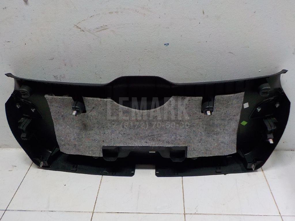 Обшивка двери багажника