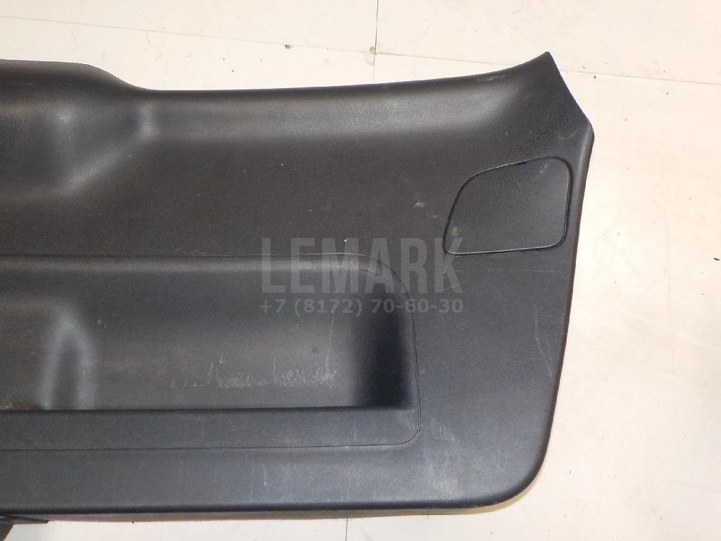 Обшивка двери багажника