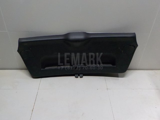 Обшивка двери багажника