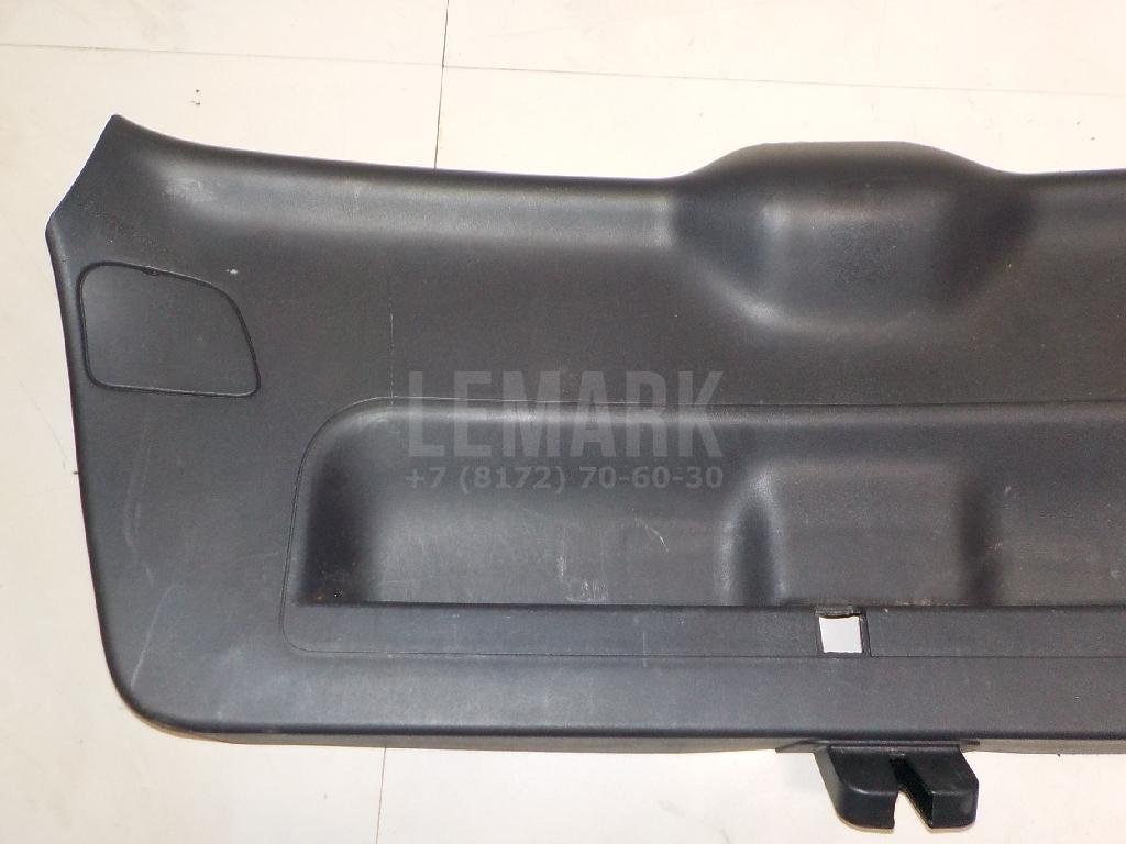 Обшивка двери багажника