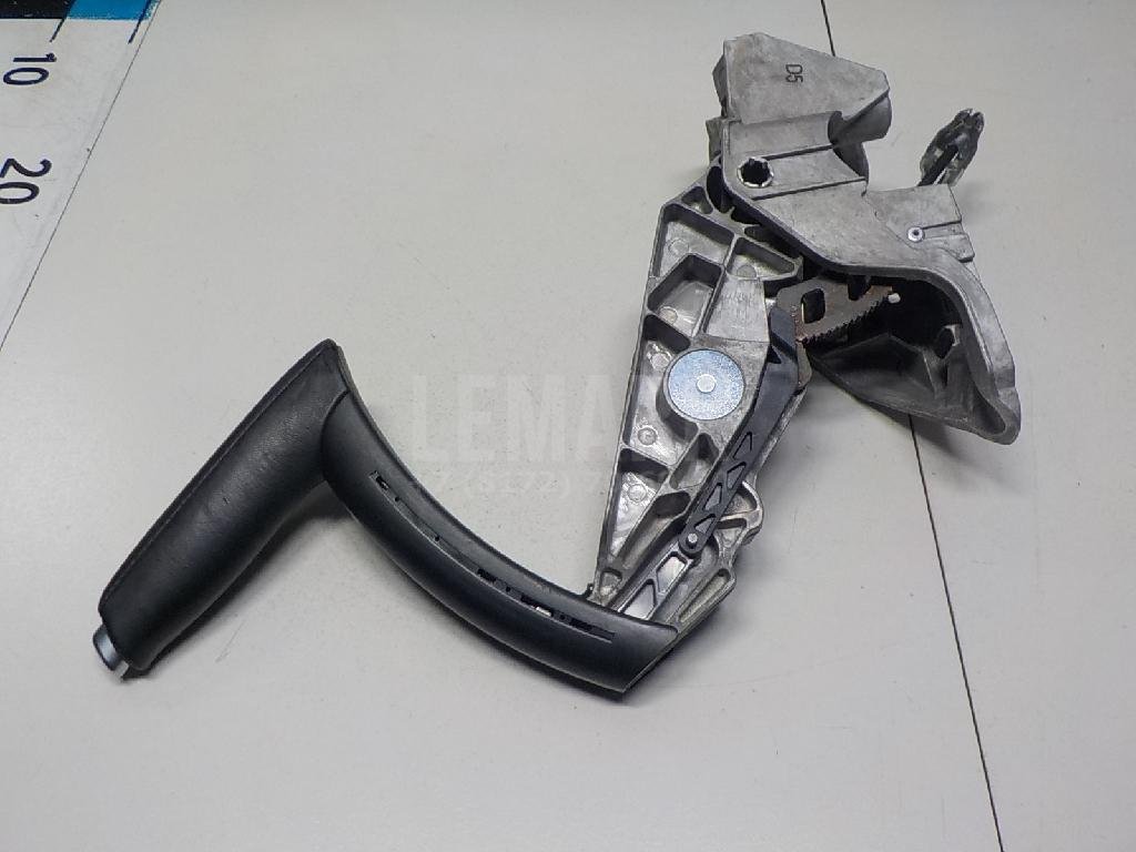 Рычаг стояночного тормоза