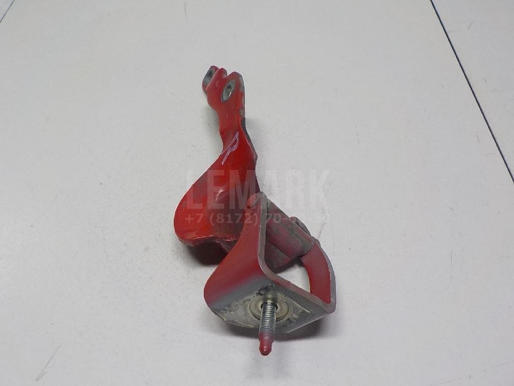 Петля двери багажника