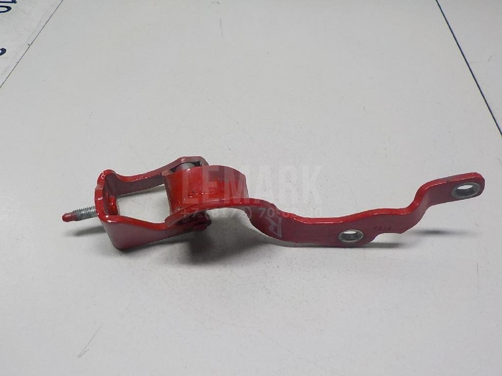 Петля двери багажника