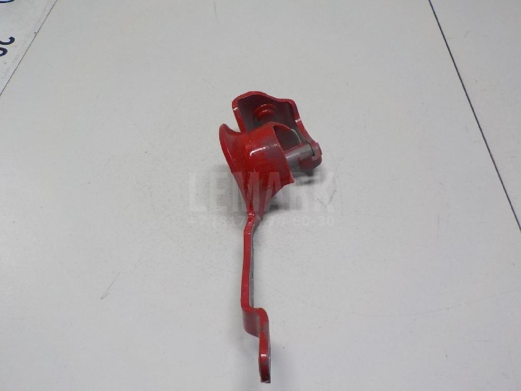 Петля двери багажника