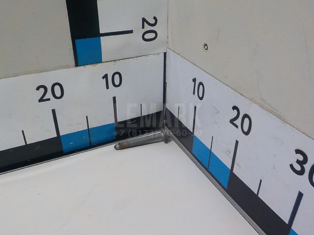 Болт переднего рычага