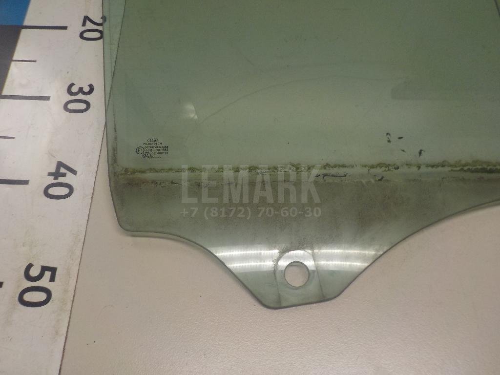 Стекло двери передней правой