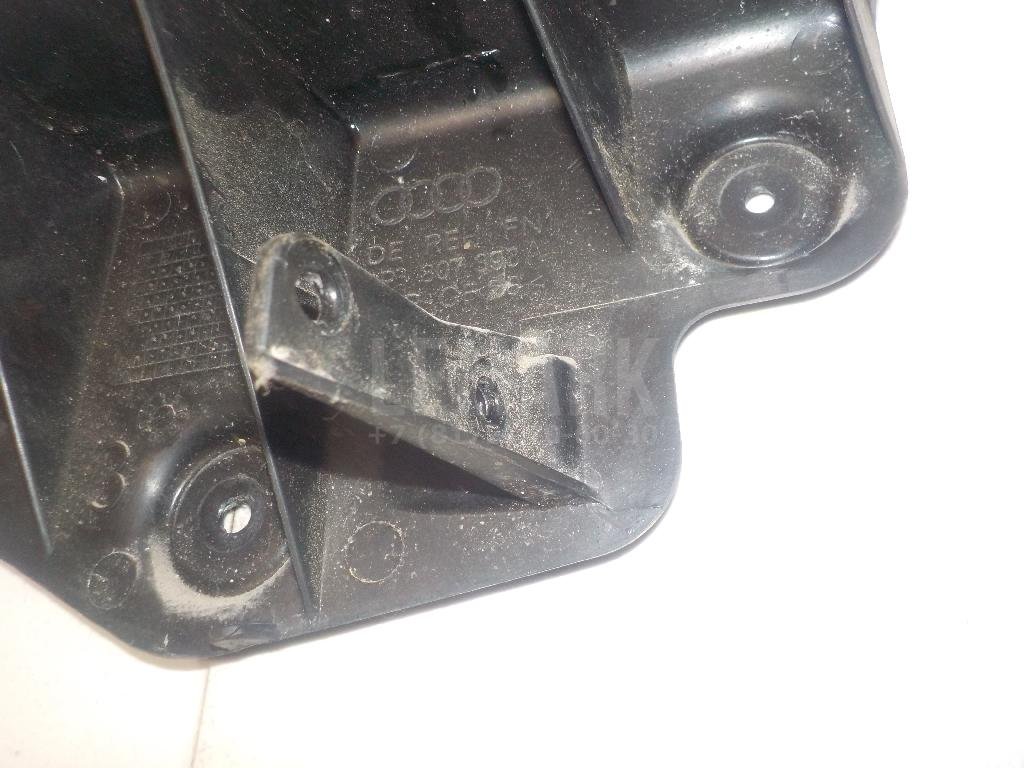 Направляющая заднего бампера левая