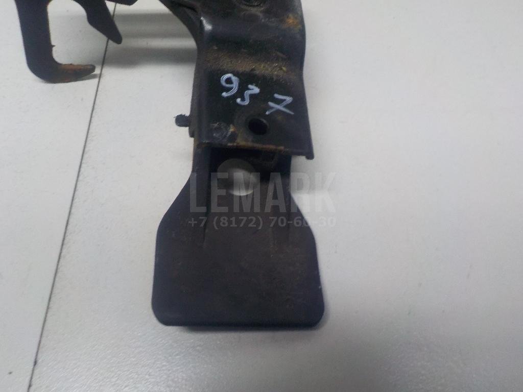 Крючок капота