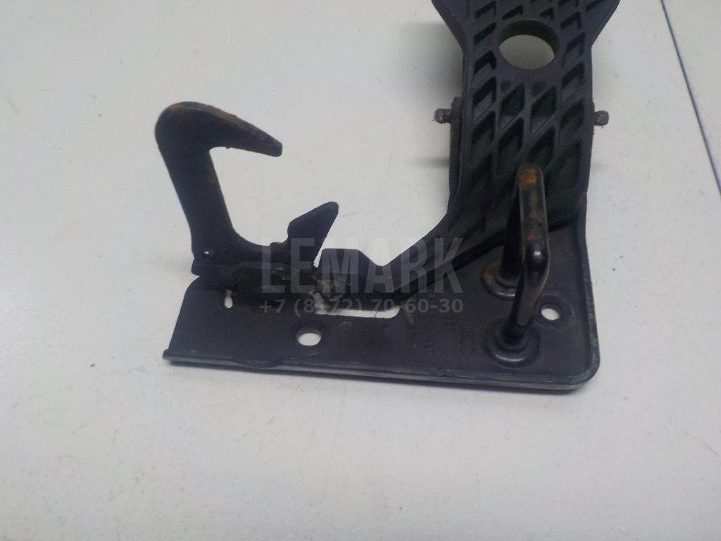 Крючок капота