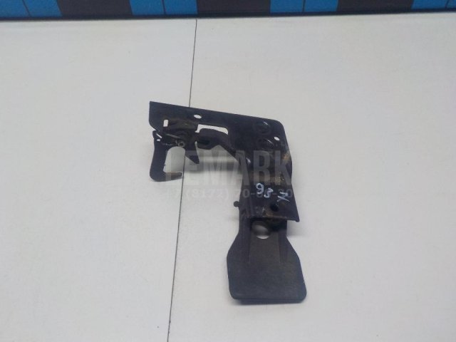 Крючок капота