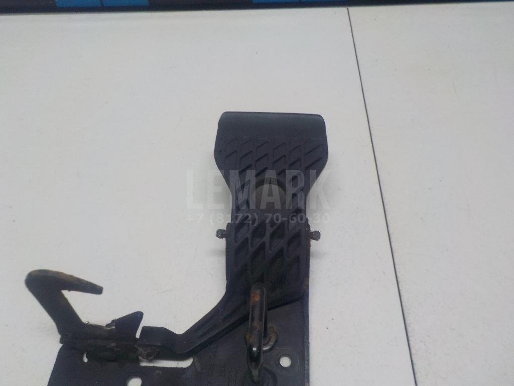 Крючок капота