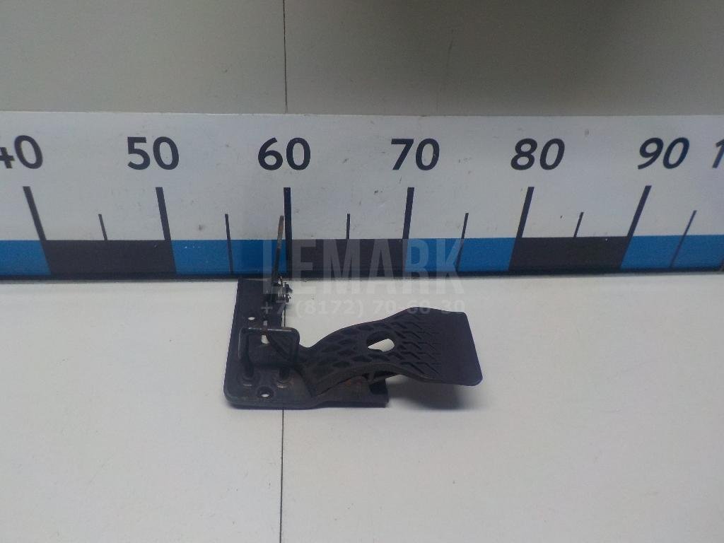 Крючок капота