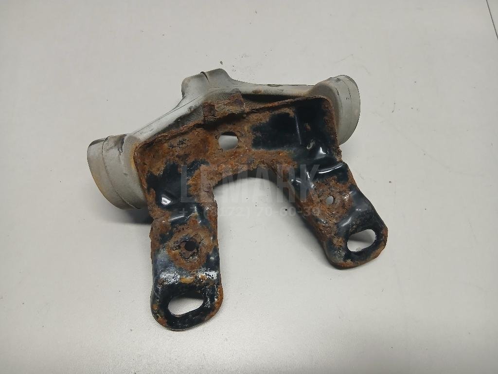 Кронштейн глушителя