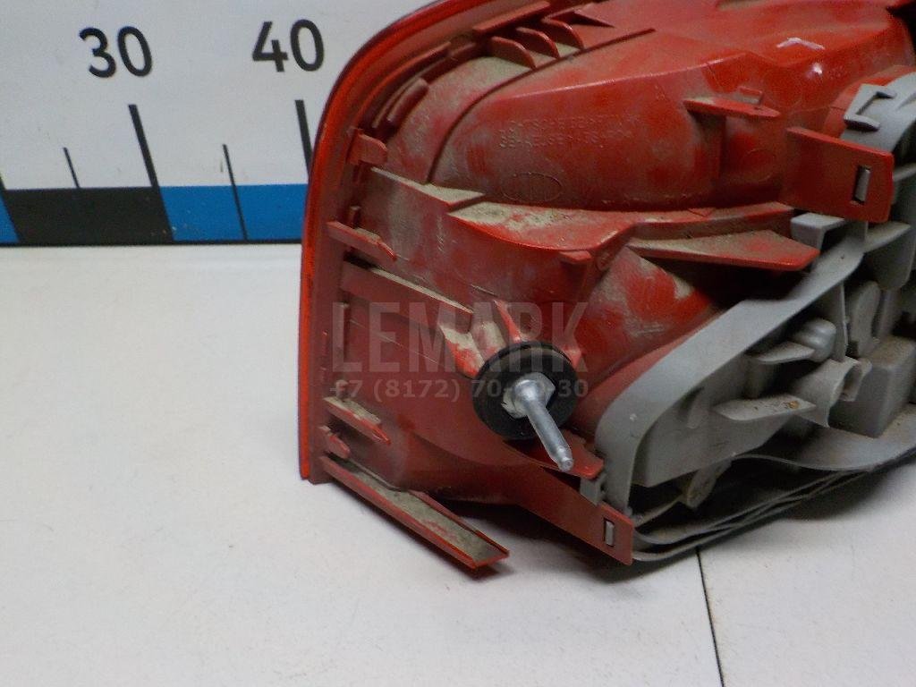 Фонарь задний наружный левый