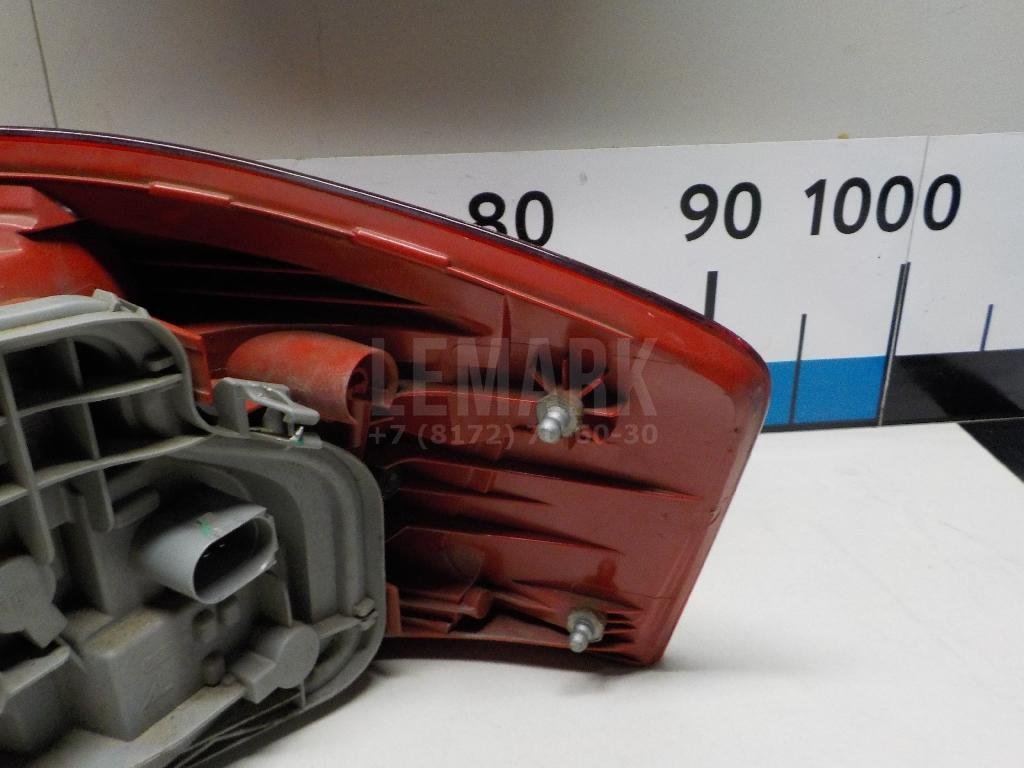 Фонарь задний наружный левый