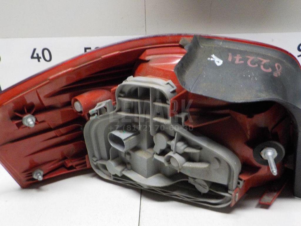 Фонарь задний наружный правый