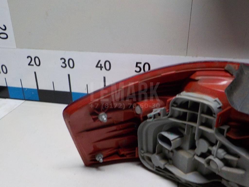 Фонарь задний наружный правый