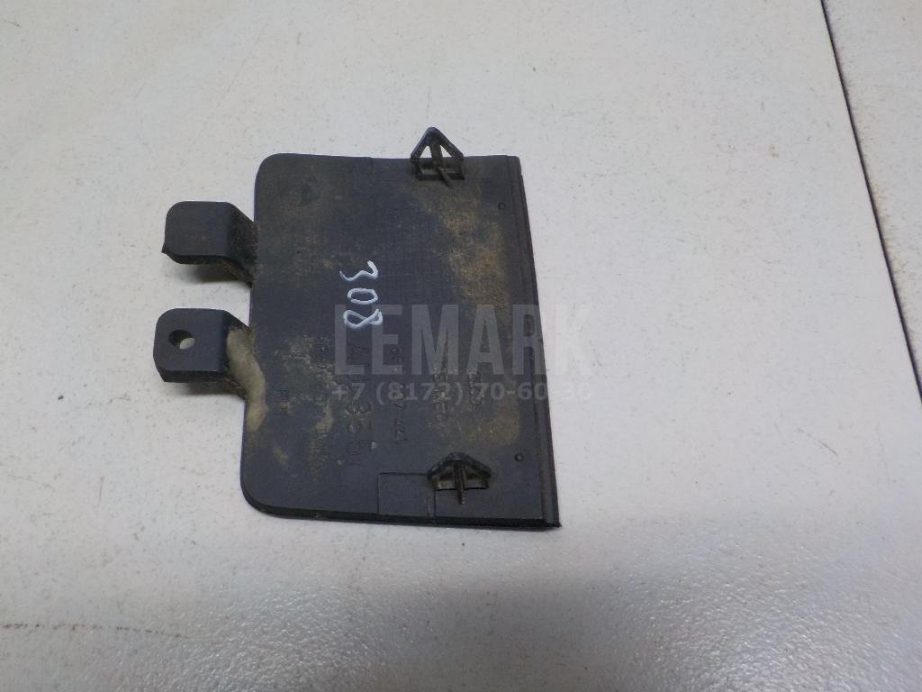 Заглушка буксировочного крюка