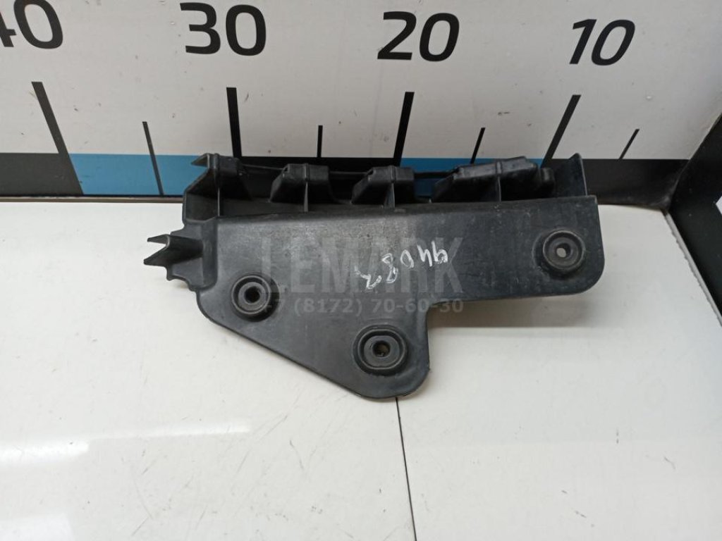 Направляющая заднего бампера правая