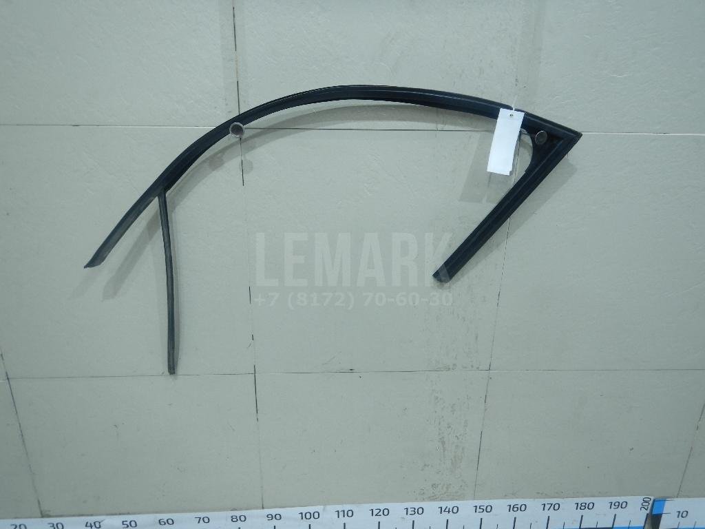 Направляющая стекла двери