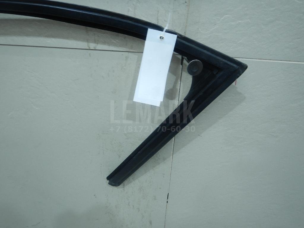 Направляющая стекла двери