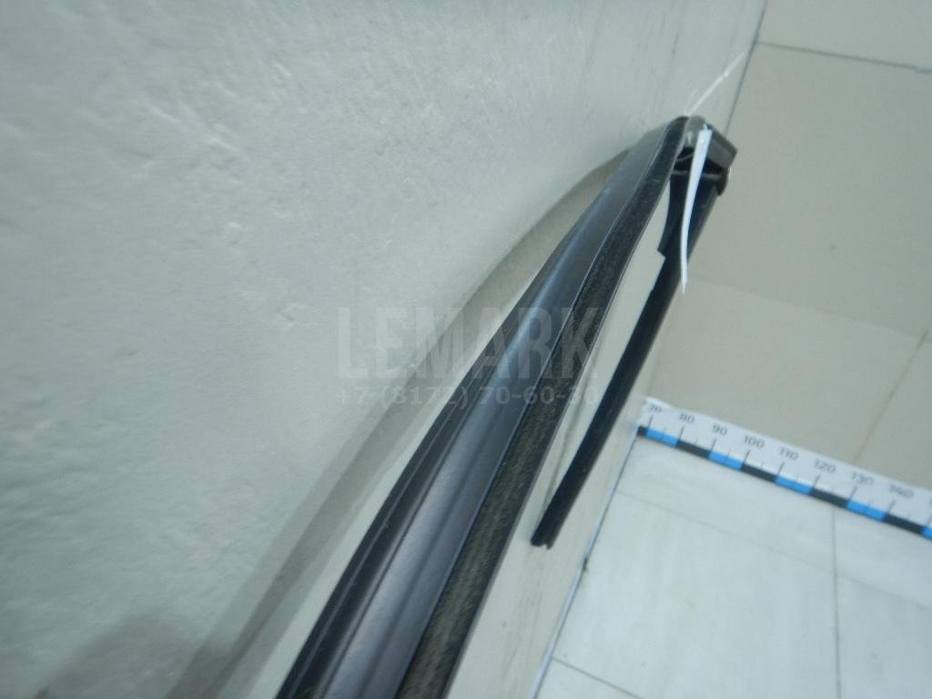 Направляющая стекла двери