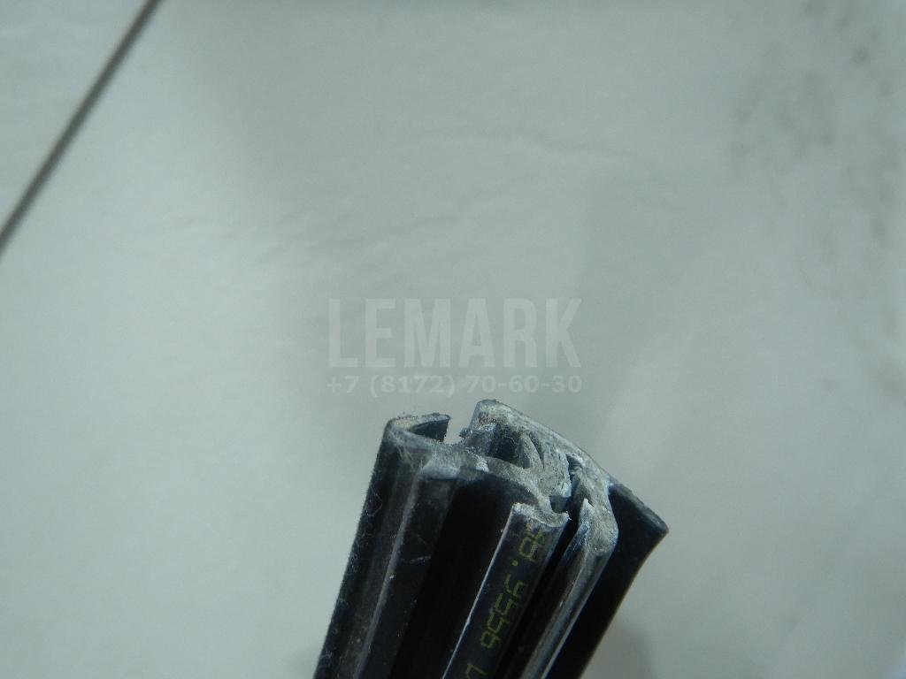 Направляющая стекла двери