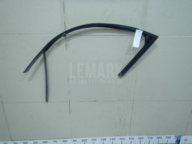 Направляющая стекла двери