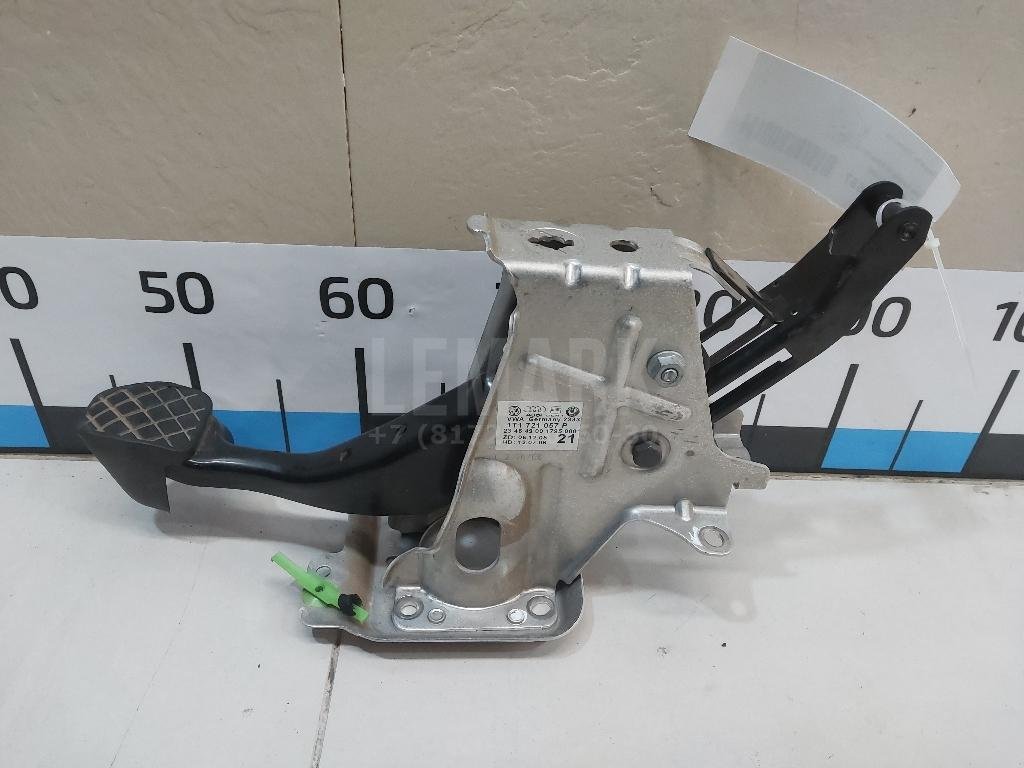 Педаль тормоза