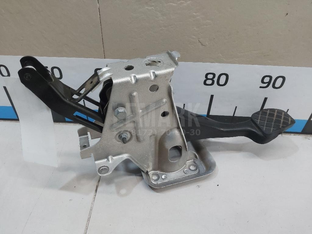 Педаль тормоза