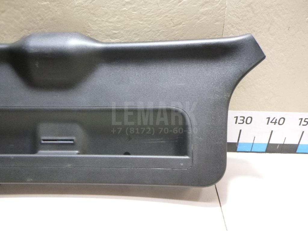 Обшивка двери багажника