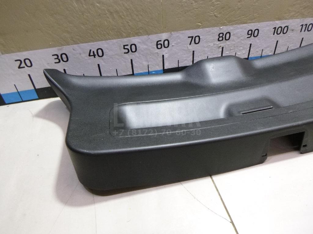 Обшивка двери багажника